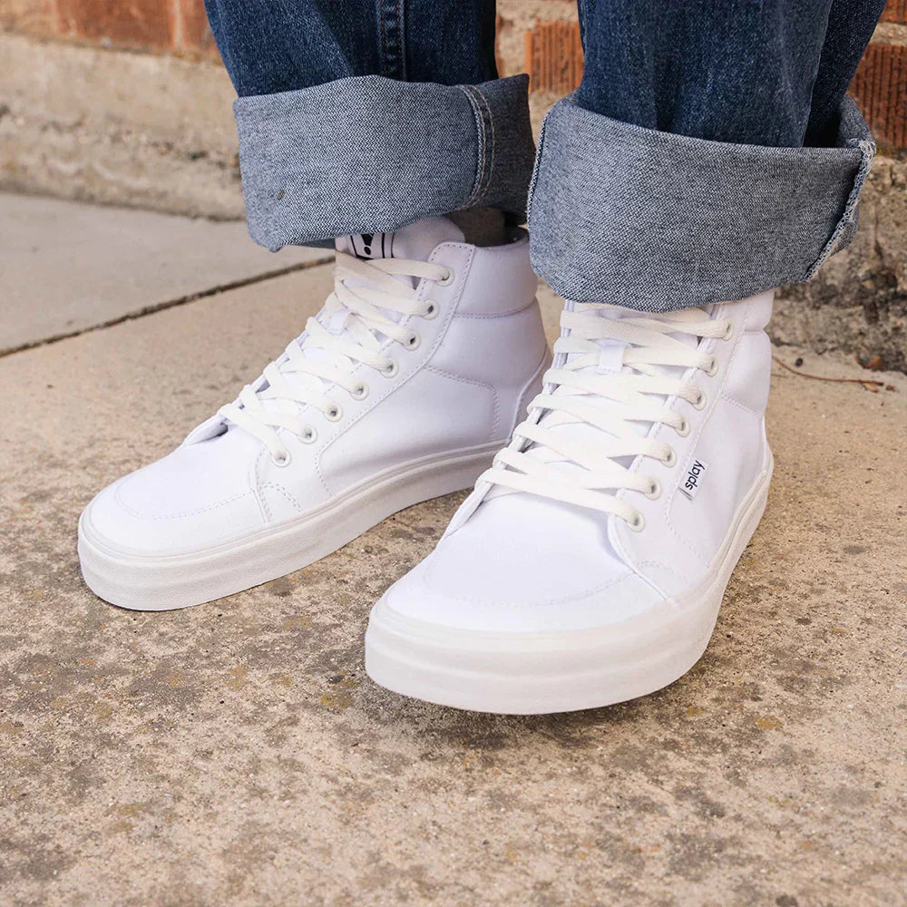 Your heel and forefoot sit level, just like standing barefoot. No forward tilt, no posture shift.