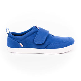 Cobalt blue Explore 2 barefoot shoes by Splay for kids, featuring a flexible sole and breathable material.