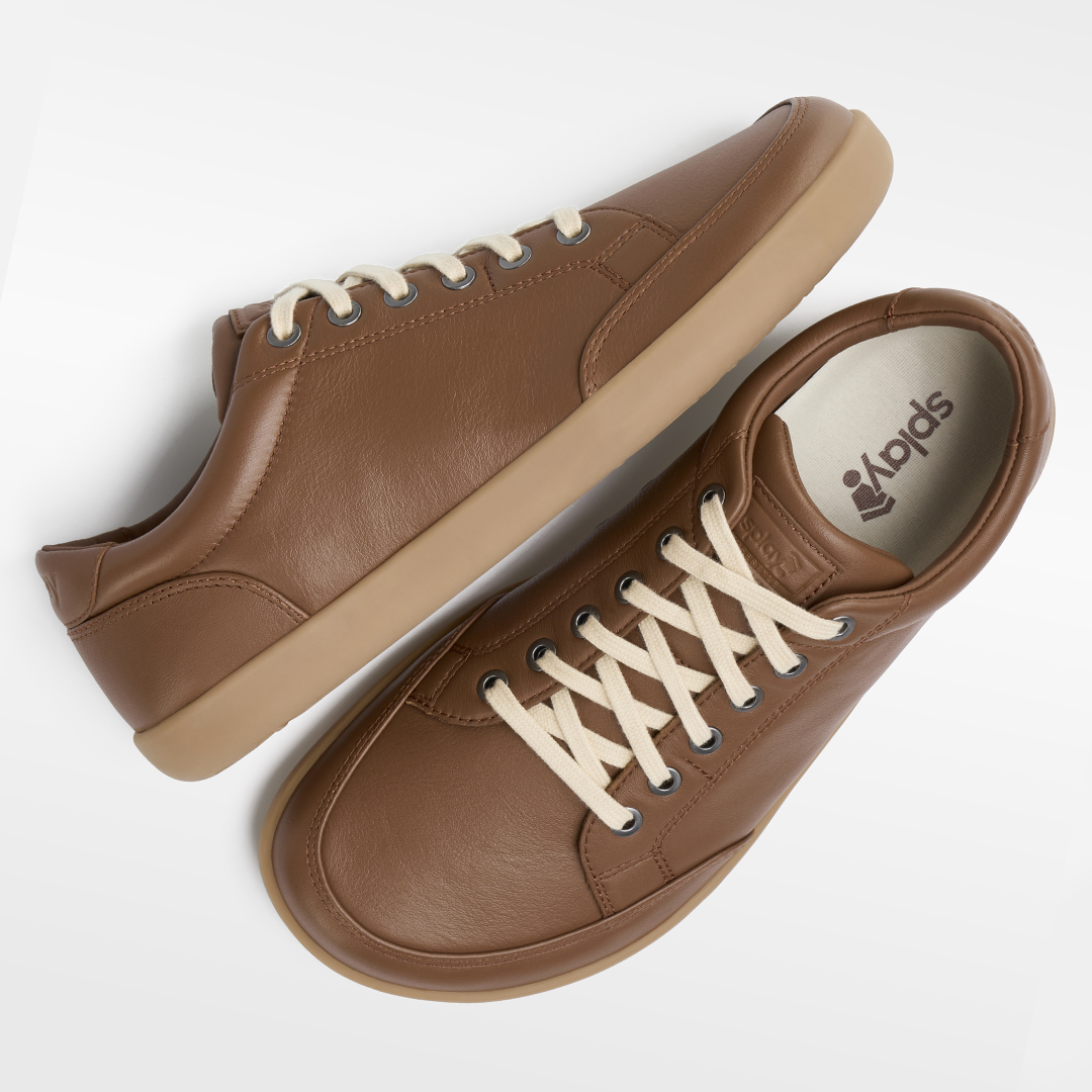 FREESTYLE LEATHER Oak barefoot shoes in a natural brown tone with a flexible sole and foot-shaped design for everyday comfort.