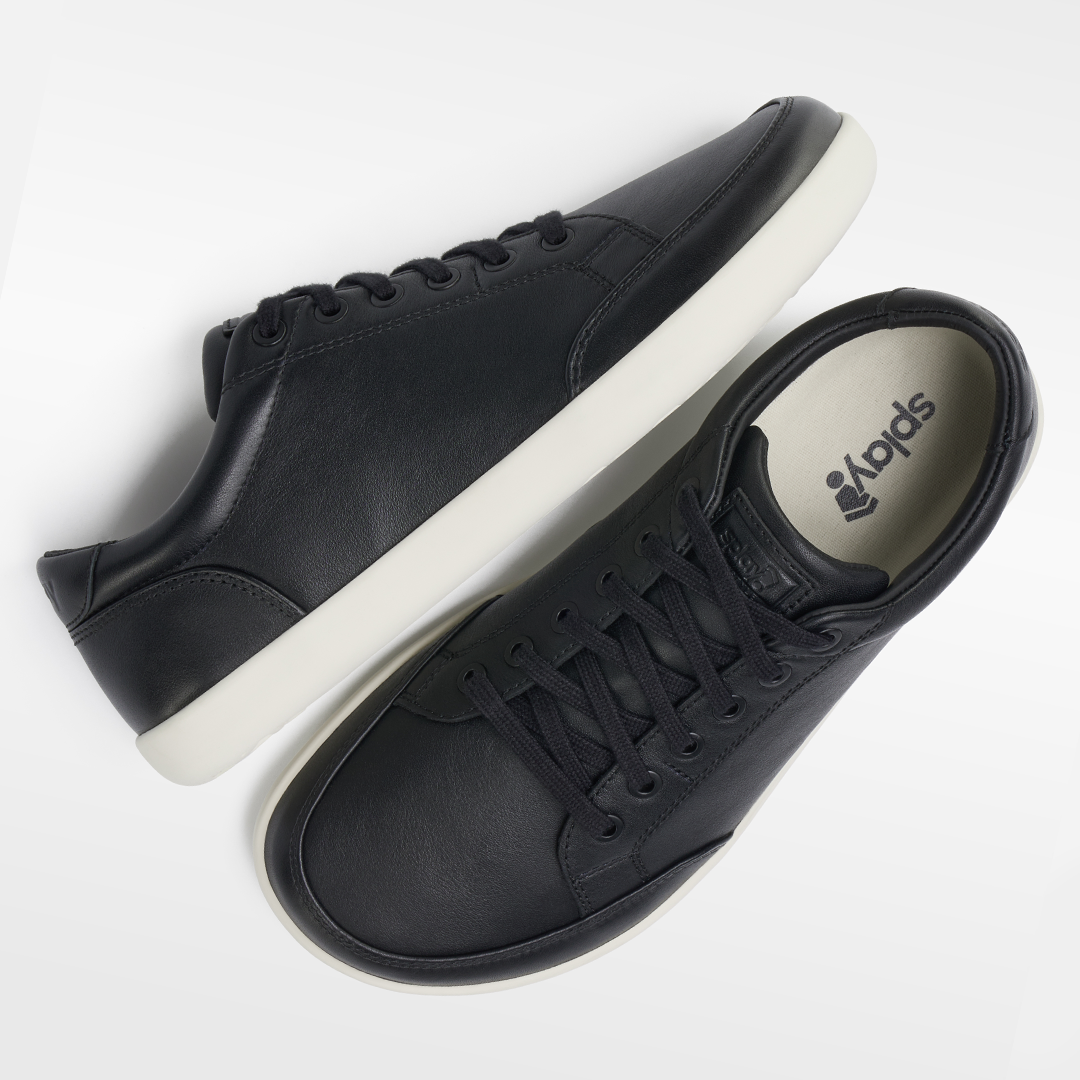 FREESTYLE LEATHER Obsidian barefoot shoes in black leather with a flexible sole and foot-shaped design for natural movement.