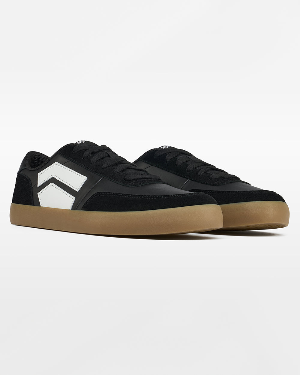 Splay 101 Blackboard '26 barefoot shoes — low-top court sneaker with a side stripe and gum sole, pair in an angled three-quarter view from the front