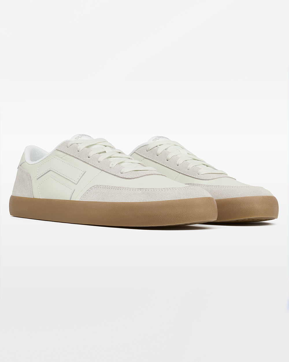 Splay 101 Whiteboard '26 barefoot shoes — low-top court sneaker with a side stripe and gum sole, pair in an angled three-quarter view from the front